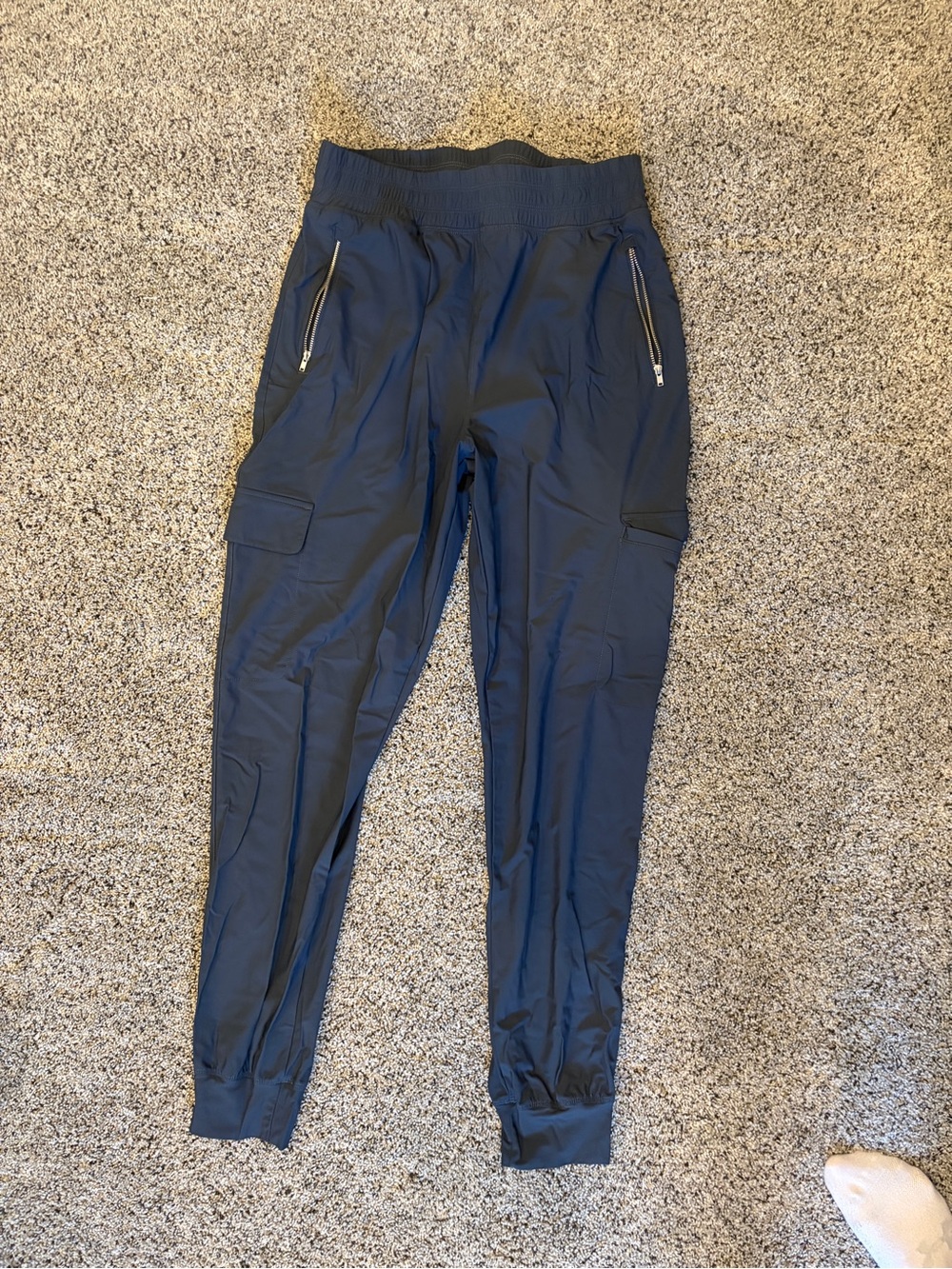 Old Navy High Wasted Sleektech Cargo Joggers - Picture 2 of 9